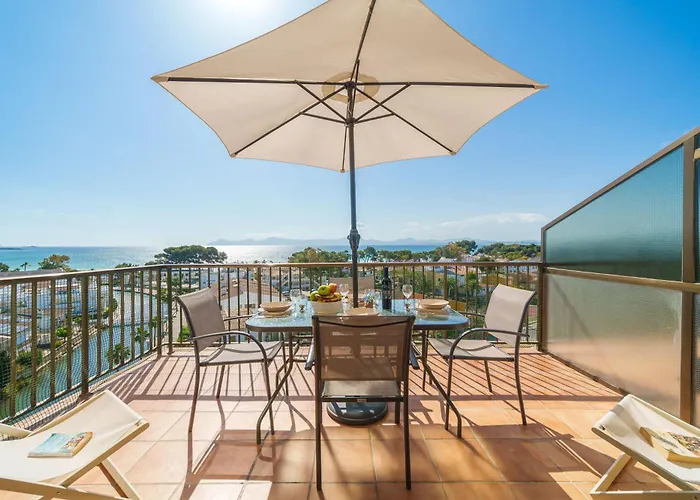 The Shell Ll New At The Beach, With Sea Views And Swimming Pool