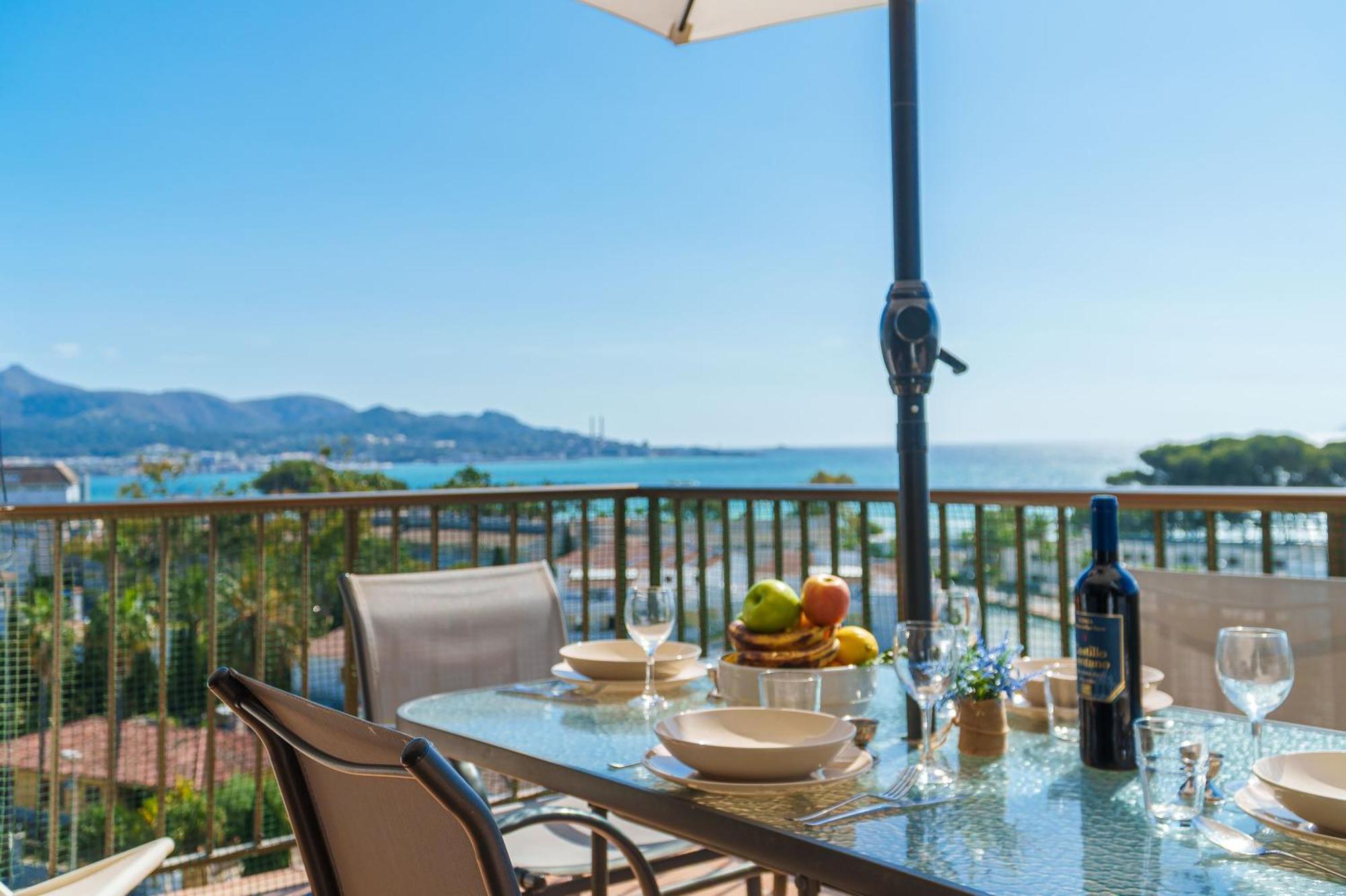 Apartment The Shell Ll New At The Beach, With Sea Views And Swimming Pool